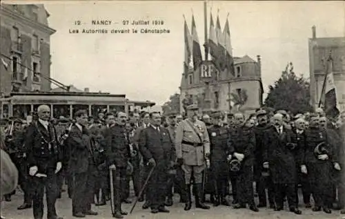Ak Nancy Meurthe et Moselle, 27 Julliet 1919, les Autorites devant le Cenotaphe