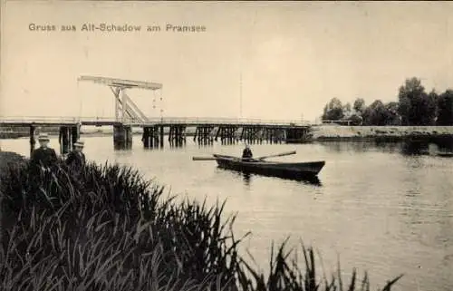 Ak Alt Schadow Märkische Heide, Bootspartie auf dem Pramsee, Hebebrücke