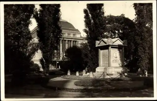 Ak Leipzig in Sachsen, Promenade am Hauptbahnhof, Parkanlage, Denkmal Bürgermeister C. W. Müller