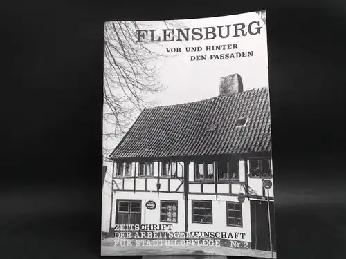 Arbeitsgemeinschaft für Stadtbildpflege in der Gesellschaft für Flensburger Stadgeschichte e. V. (Hg.): Flensburg vor und hinter den Fassaden. Schriftleitung: Klaus-Ove Kahrmann. Redaktion: Imke Borcherding, Heike...