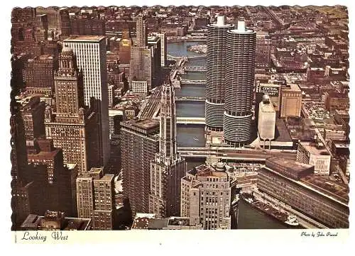 Ansichtskarte USA - Chicago / Looking West - Skyscrapers and Chicago River (2367)