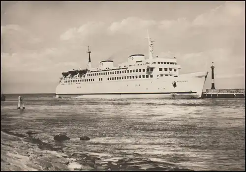 Bateaux AK Photo: ferry AVERTISSEMENTS quitte le port de Warnemünde, 21.5.66