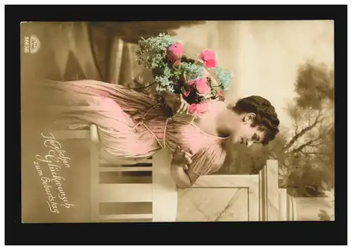 Mode-AK Frau im rosa Kleid mit Rosenstrauß, coloriert, BERLIN 54 t 12.8.1919