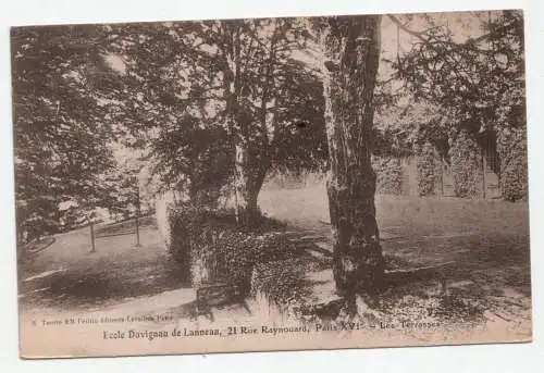 Ecole Davignau de Lanneau, 21 Rue Raynouard, Parix XVI. Les Terrasses.