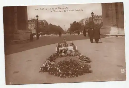 Paris. Arc de Triomphe Le Tombeau du Soidat Inconnu.