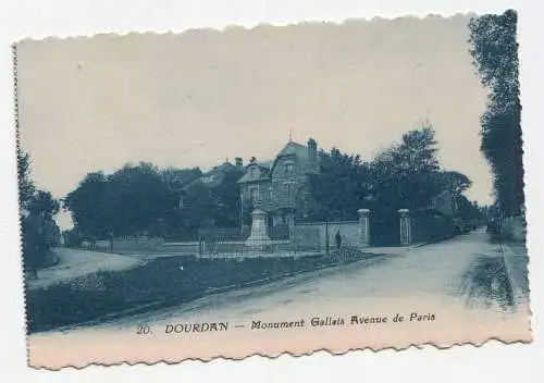 Dourdan - Monument Gallais Avenue de Paris.