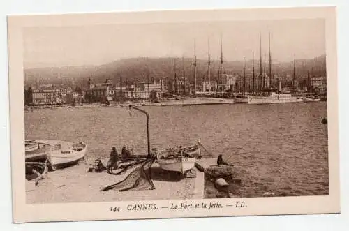 Cannes. Le Port et la Jetee.