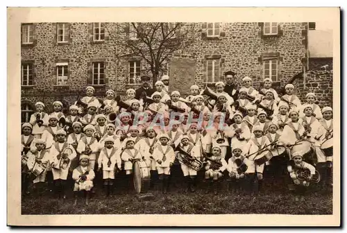 Cartes postales Fanfare des orphelins de St Georges de l&#39isle 60 executants de 5 a 12 ans St Fraimbault de Pr