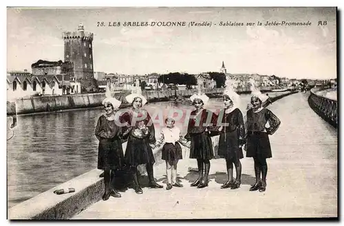 Cartes postales Les Sables d&#39olonne Sablaises sur la jetee promenade Folklore Costume