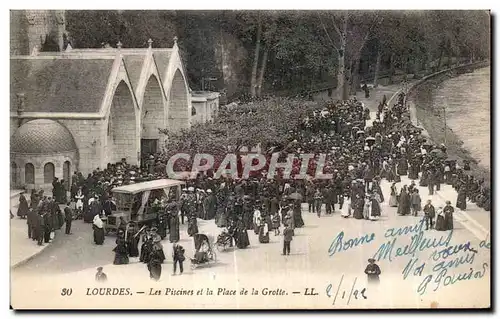 Cartes postales Lourdes Les Piscines et la Place de la Grotte Corbillard