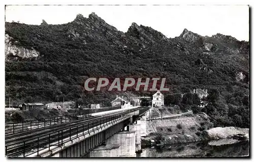 Cartes postales Vallee de la Meuse Chateau Regnault La Gare et les Quatre Fils Aymon