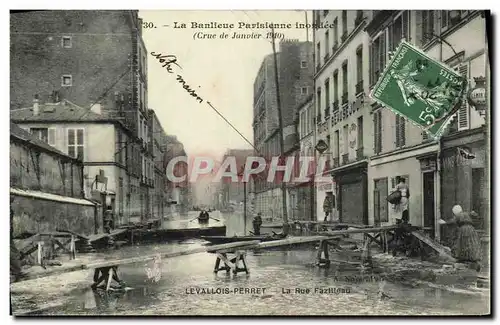 Cartes postales Levallois Perret La Rue Fazilleau Inondations Janvier 1910