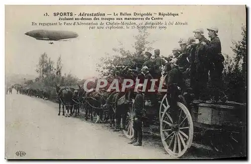 Cartes postales Aviation Dirigeable Zeppelin Le ballon dirigeable Republique evoluant dessus troupes aux manoeuv