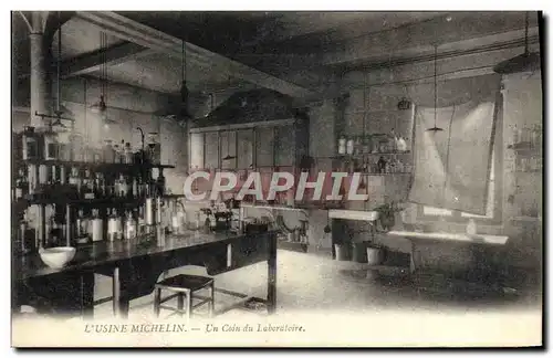 Cartes postales Automobile Usine Michelin Clermont Ferrand Un coin du laboratoire