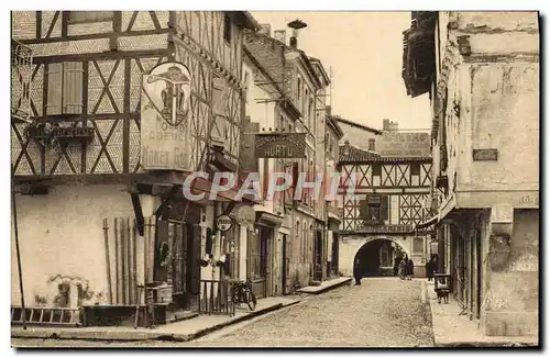 Cartes postales Moto Villeneuve sur Lot Vieilles maisons de la rue du college Cycles Hurtu