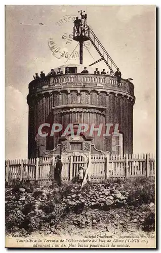 Cartes postales Touristes a la terrasse de l&#39Observatoire du Puy de Dome