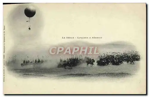 Cartes postales Militaria Le defile Cavalerie et aerostat TOP