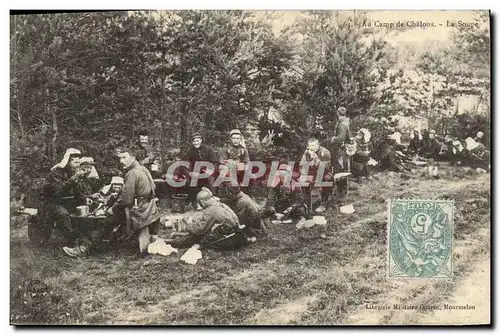 Ansichtskarte AK Militaria Au camp de Chalons La soupe