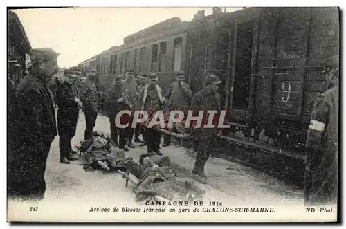 Cartes postales Militaria Sante Arrivee de blesses francais en gare de Chalons sur Marne
