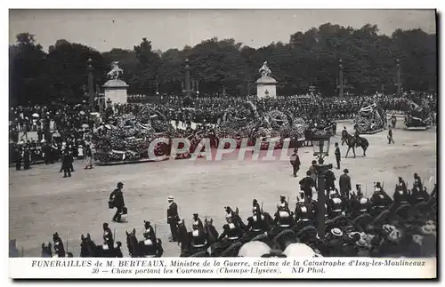 Cartes postales Funerailles de M Berteaux Ministre de la guerre victime de la catastrophe d&#39Issy les Moulinea