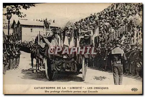 Cartes postales Funerailles Catastrophe de la Liberte les obseques Une prolonge d&#39artillerie portant sept cer