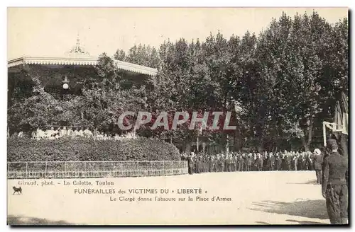 Cartes postales Funerailles des victimes du Liberte Le clerge donne l&#39absoute sur la place D&#39arme