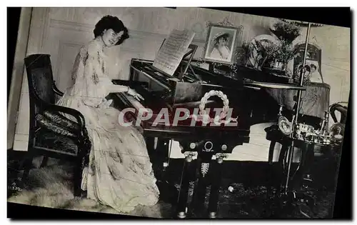 Cartes postales Femme au piano