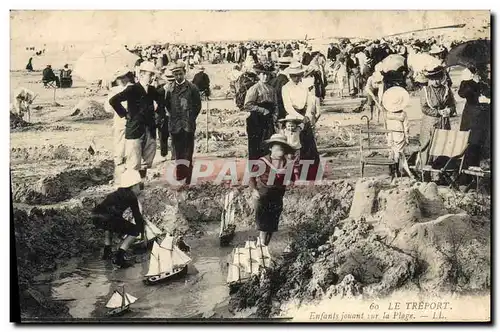 Cartes postales Le Treport Enfants jouant sur la plage