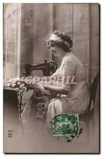 Cartes postales Machine a Coudre Femme