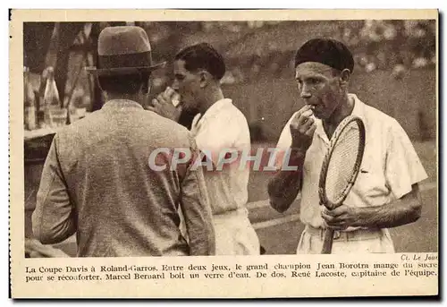 Cartes postales Tennis Tennis La Coupe Davis a Roland Garros Jean Borotra mange du sucre Marcel Bernard boit un