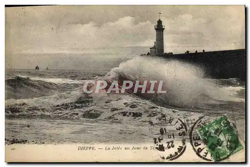 Cartes postales Phare Dieppe La jetee un jour de tempete