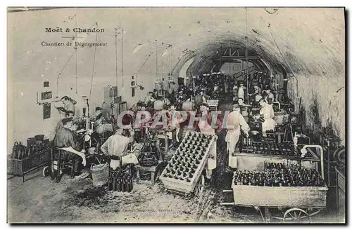 Cartes postales Folklore Vigne Vin Vendanges Champagne Moet & Chandon Chantiers de degorgement