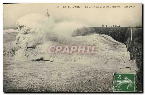 Cartes postales Phare Le Treport La jetee un jour de tempete