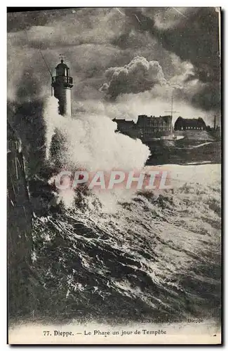 Cartes postales Phare Dieppe Le phare un jour de tempete