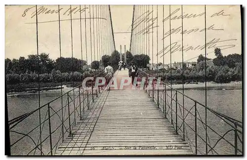 Cartes postales Pont Agen Sur la passerelle