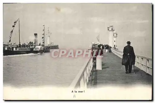 Cartes postales Phare A la mer Bateau