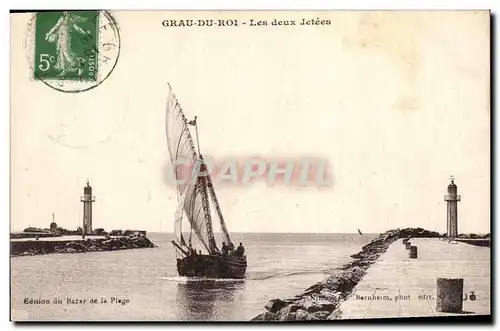 Cartes postales Phare Grau du Roi Les deux jetees Bateau