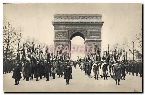 Cartes postales moderne Militaria 11 Novembre Les drapeaux des regiments dissous