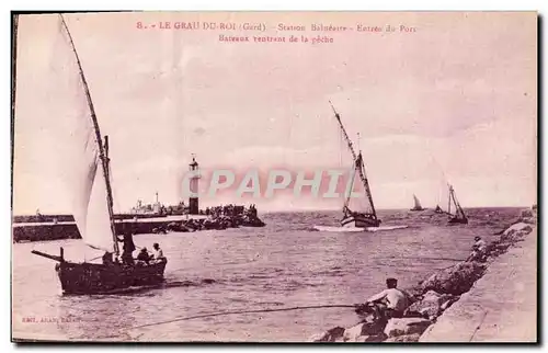 Cartes postales Phare Le Grau du Roi Entree du port Bateaux rentrant de la peche