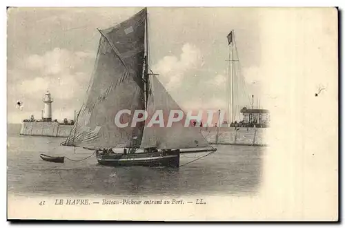 Cartes postales Phare Le Havre Bateau Pecheur entrant au port