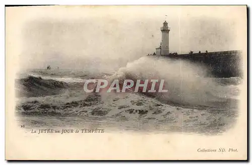 Cartes postales Phare Le jetee un jour de tempete