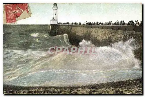 Cartes postales Phare Le Treport La jetee par gros temps