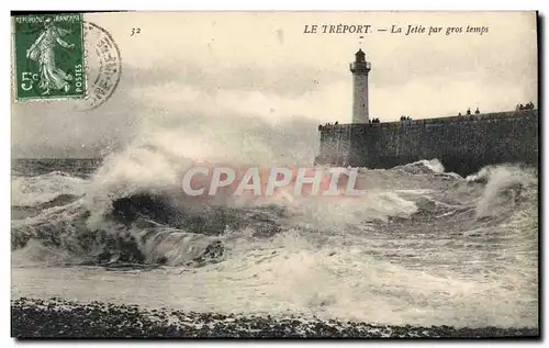 Cartes postales Phare Le Treport La jetee par gros temps