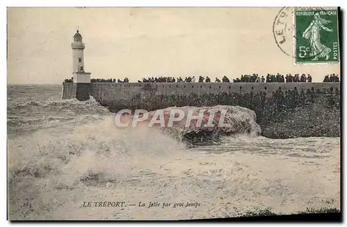 Cartes postales Phare Le Treport La jetee par gros temps