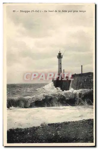 Cartes postales Phare Dieppe Le bout de la jetee par gros temps