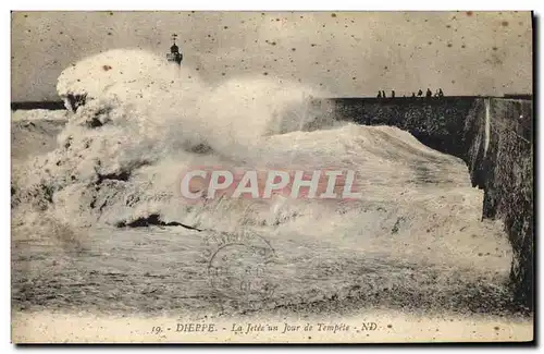 Cartes postales Phare Dieppe La jetee un jour de tempete