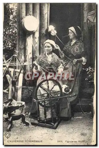 Cartes postales Folklore Auvergne Fileuse au rouet