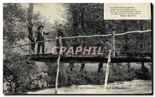 Cartes postales Folklore Auvergne Sur la passerelle