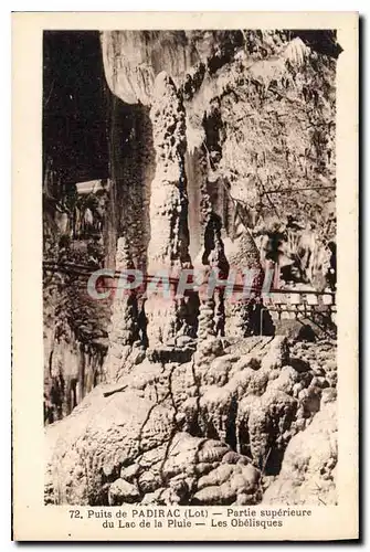 Cartes postales Grotte Grottes Puits de Padirac Partie superieure du Lac de la pluie Les obelisques