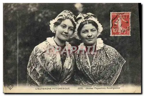 Cartes postales Folklore L'Auvergne Pittoresque jeunnes Paysannes Auvergnates